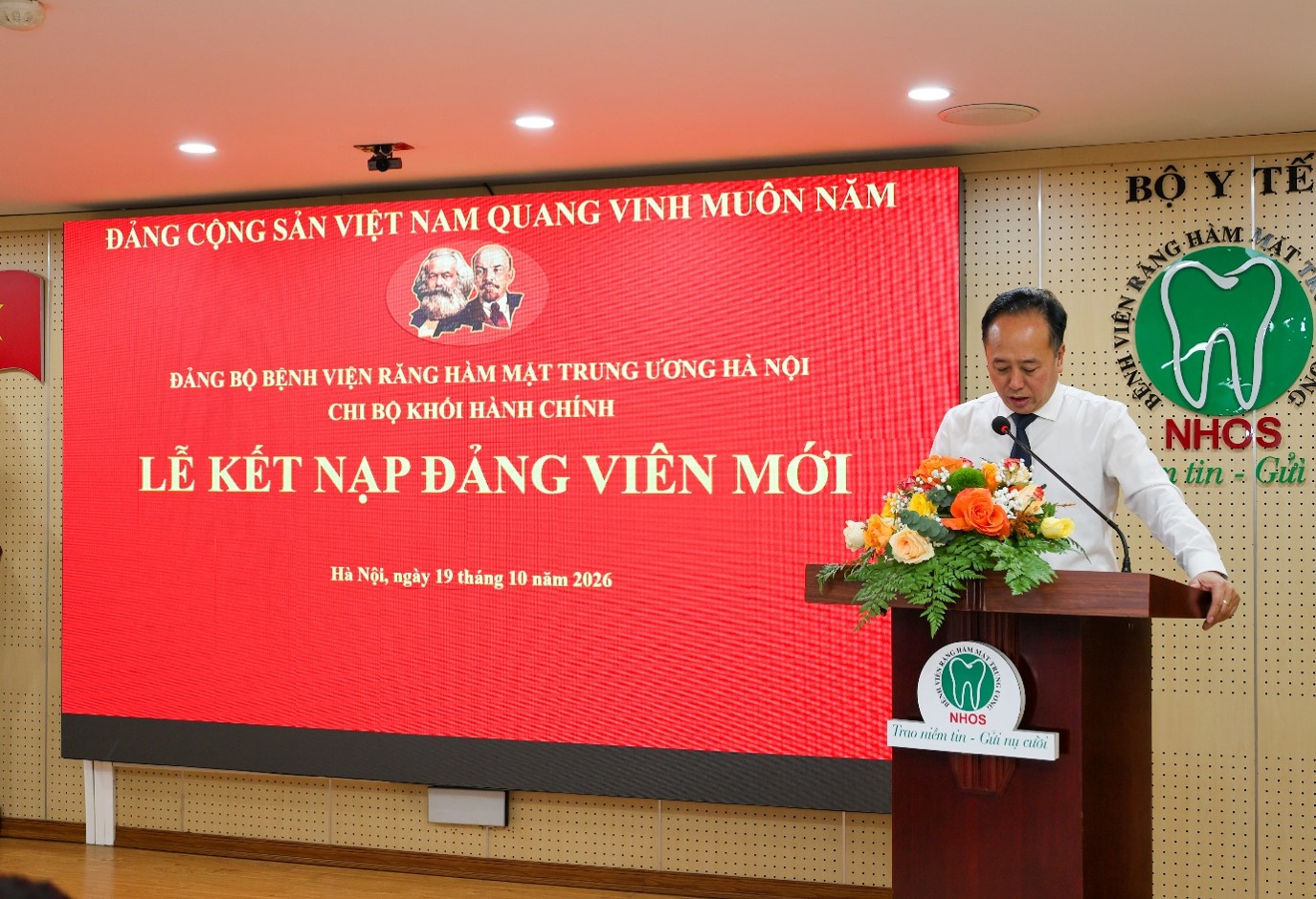 Đồng chí Trần Cao Bính, Bí thư Đảng ủy, Bí thư Chi bộ Khối Hành chính, Giám đốc bệnh viện phát biểu